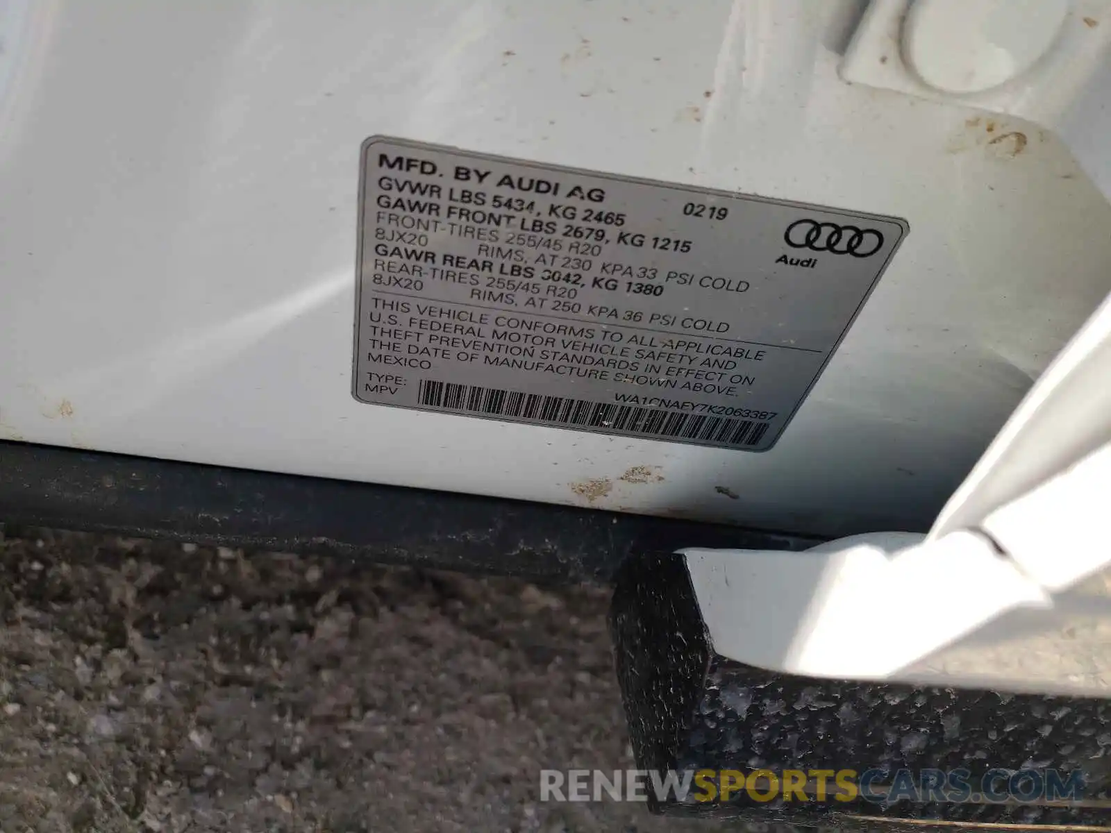 10 Photograph of a damaged car WA1CNAFY7K2063387 AUDI Q5 2019