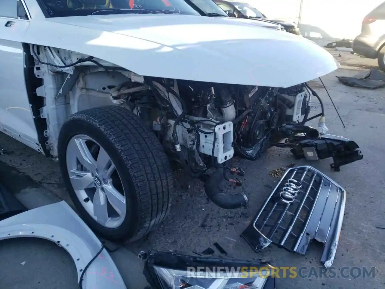 9 Photograph of a damaged car WA1CNAFY7K2110983 AUDI Q5 2019