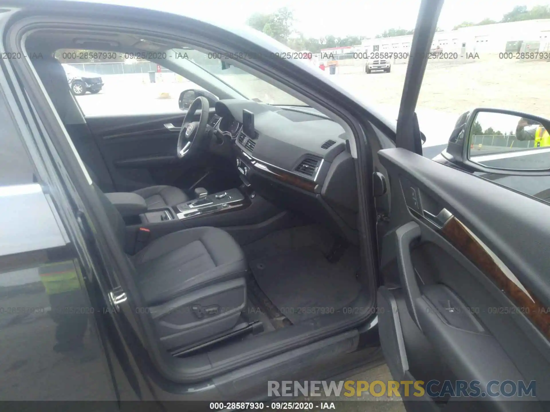 5 Photograph of a damaged car WA1ANAFY0L2042972 AUDI Q5 2020