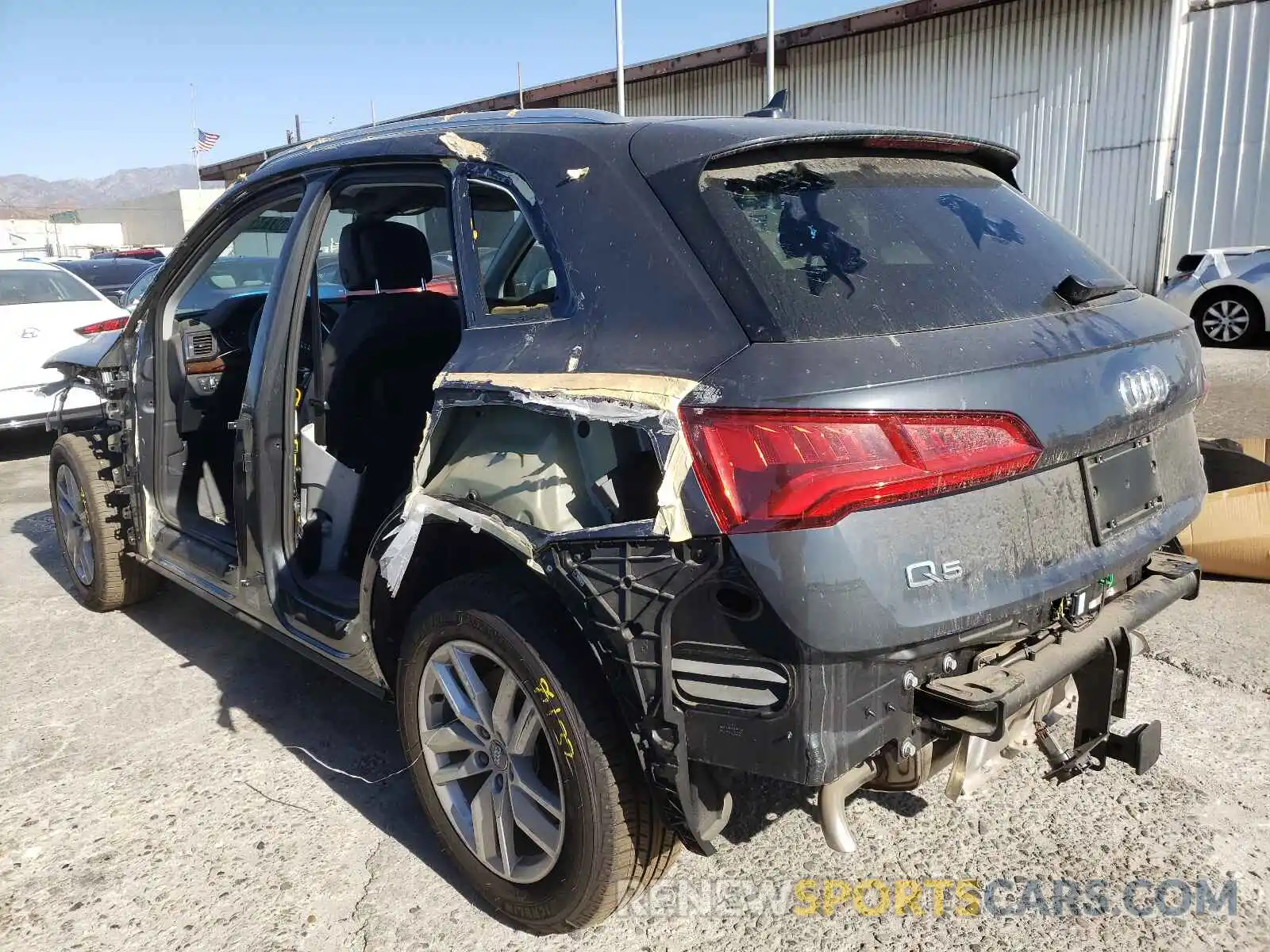 3 Фотография поврежденного автомобиля WA1ANAFY1L2110731 AUDI Q5 2020