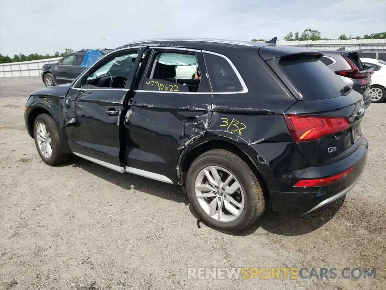 3 Фотография поврежденного автомобиля WA1ANAFY2L2003221 AUDI Q5 2020