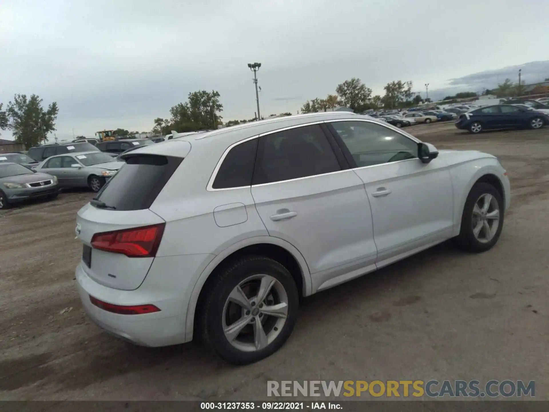 4 Фотография поврежденного автомобиля WA1ANAFY2L2013120 AUDI Q5 2020