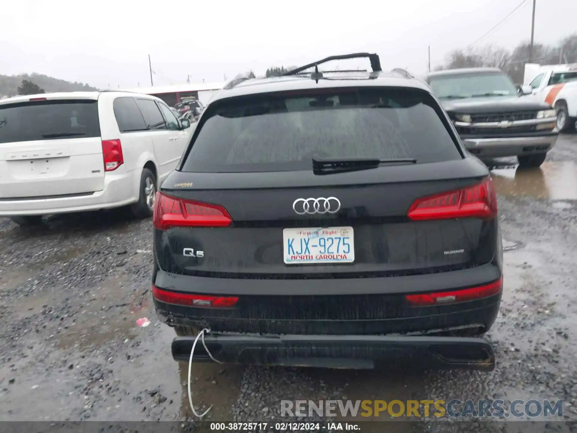 16 Photograph of a damaged car WA1ANAFY2L2076198 AUDI Q5 2020