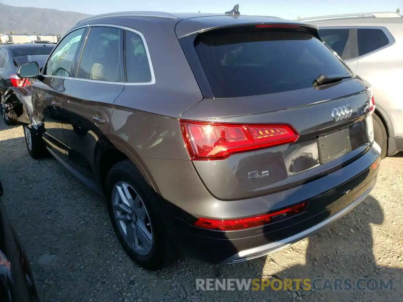 3 Фотография поврежденного автомобиля WA1ANAFY2L2111323 AUDI Q5 2020