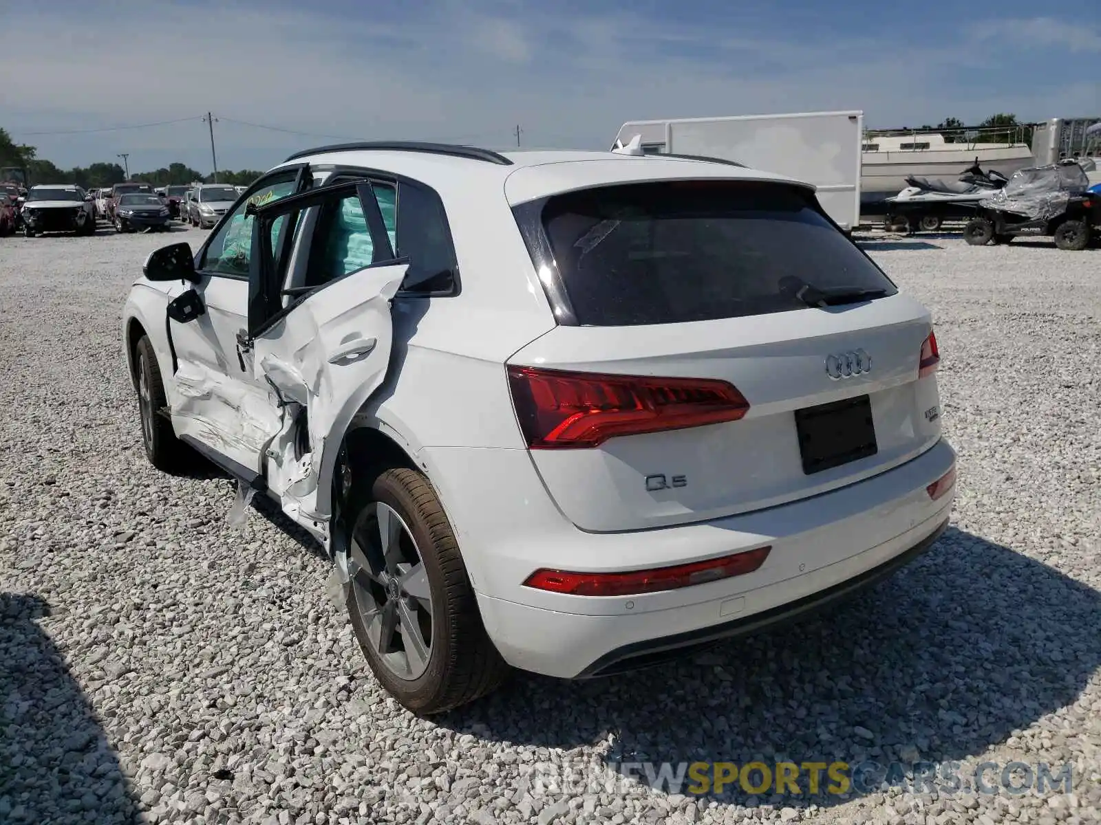 3 Фотография поврежденного автомобиля WA1ANAFY2L2121236 AUDI Q5 2020