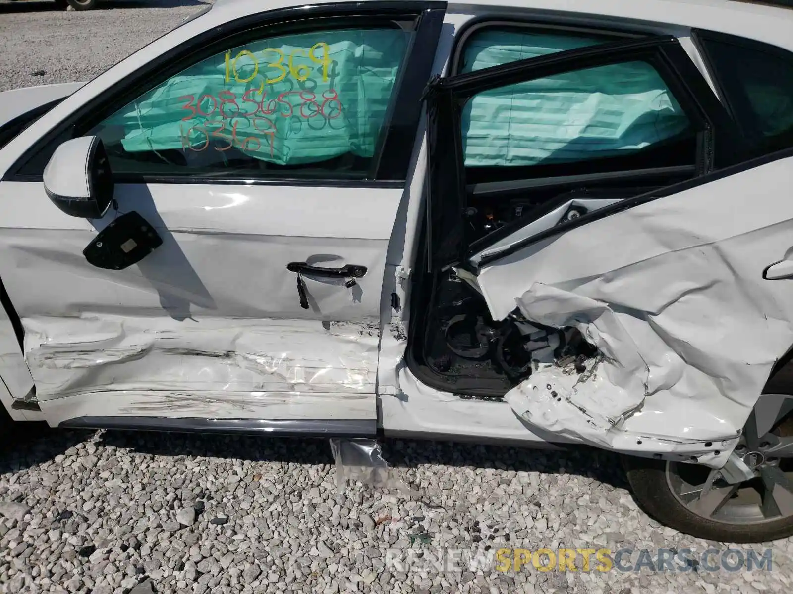 9 Photograph of a damaged car WA1ANAFY2L2121236 AUDI Q5 2020