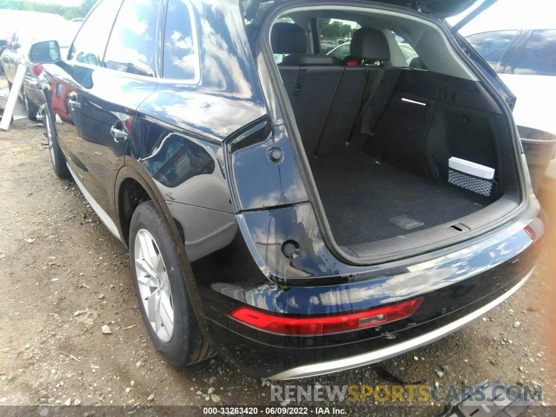 3 Photograph of a damaged car WA1ANAFY3L2019489 AUDI Q5 2020