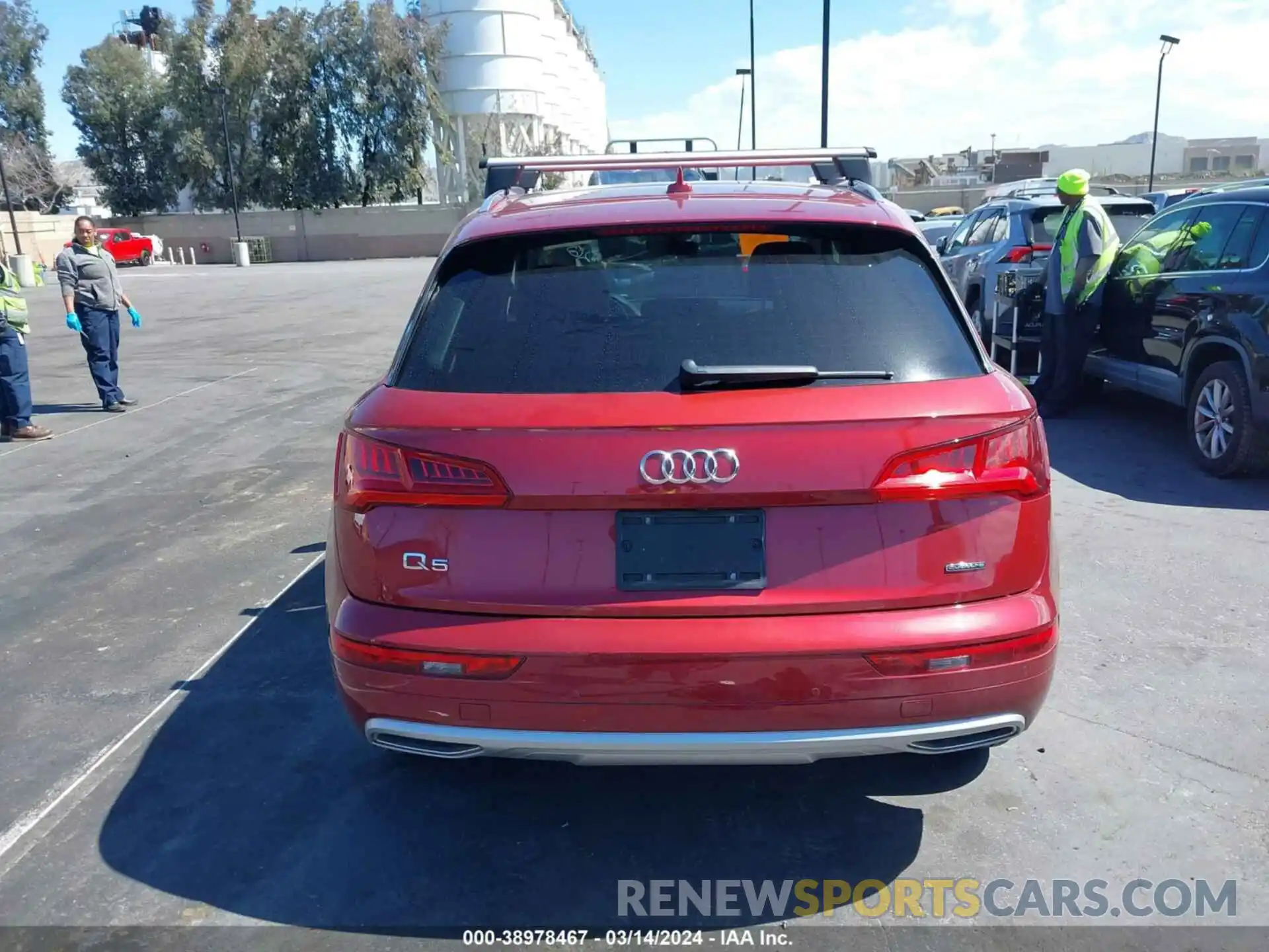 16 Photograph of a damaged car WA1ANAFY4L2007920 AUDI Q5 2020