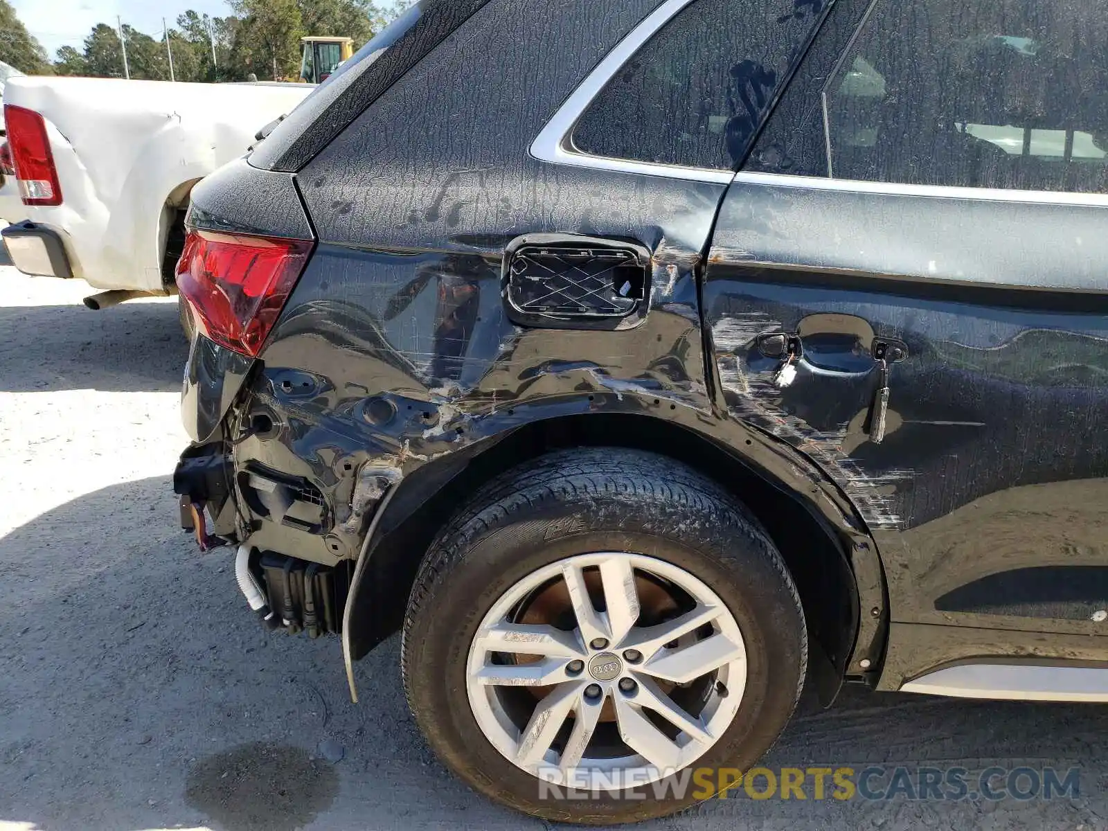 9 Photograph of a damaged car WA1ANAFY5L2060996 AUDI Q5 2020