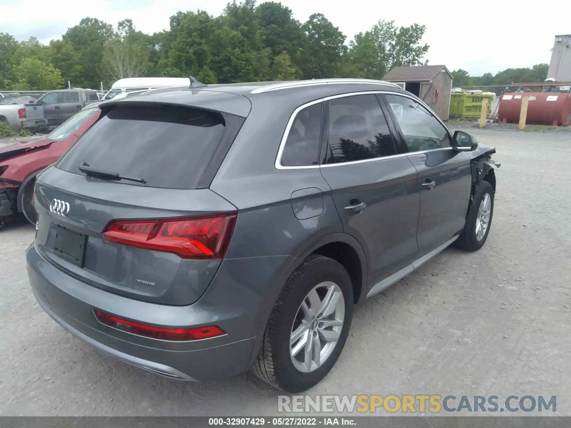 4 Photograph of a damaged car WA1ANAFY5L2076096 AUDI Q5 2020