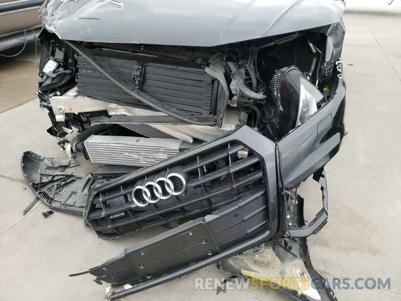 9 Photograph of a damaged car WA1ANAFY5L2077068 AUDI Q5 2020