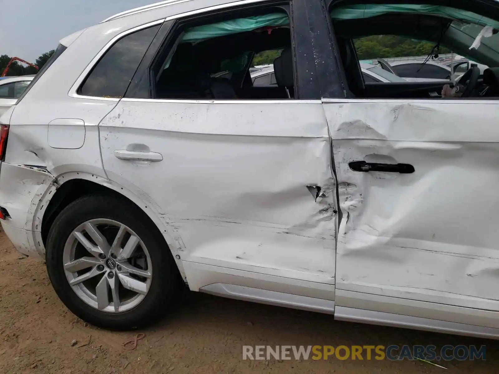 9 Photograph of a damaged car WA1ANAFY5L2104463 AUDI Q5 2020