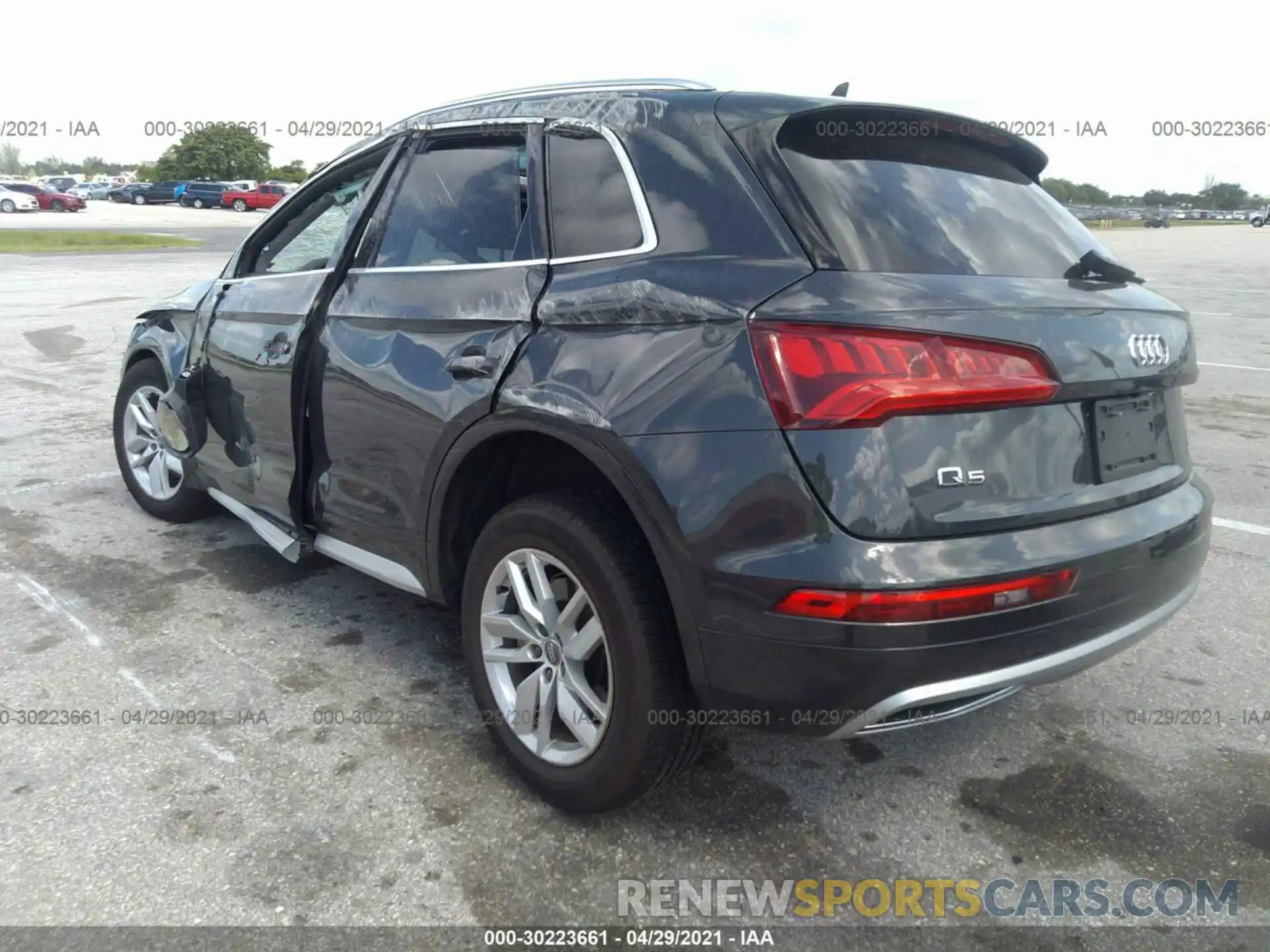 3 Фотография поврежденного автомобиля WA1ANAFY6L2041728 AUDI Q5 2020