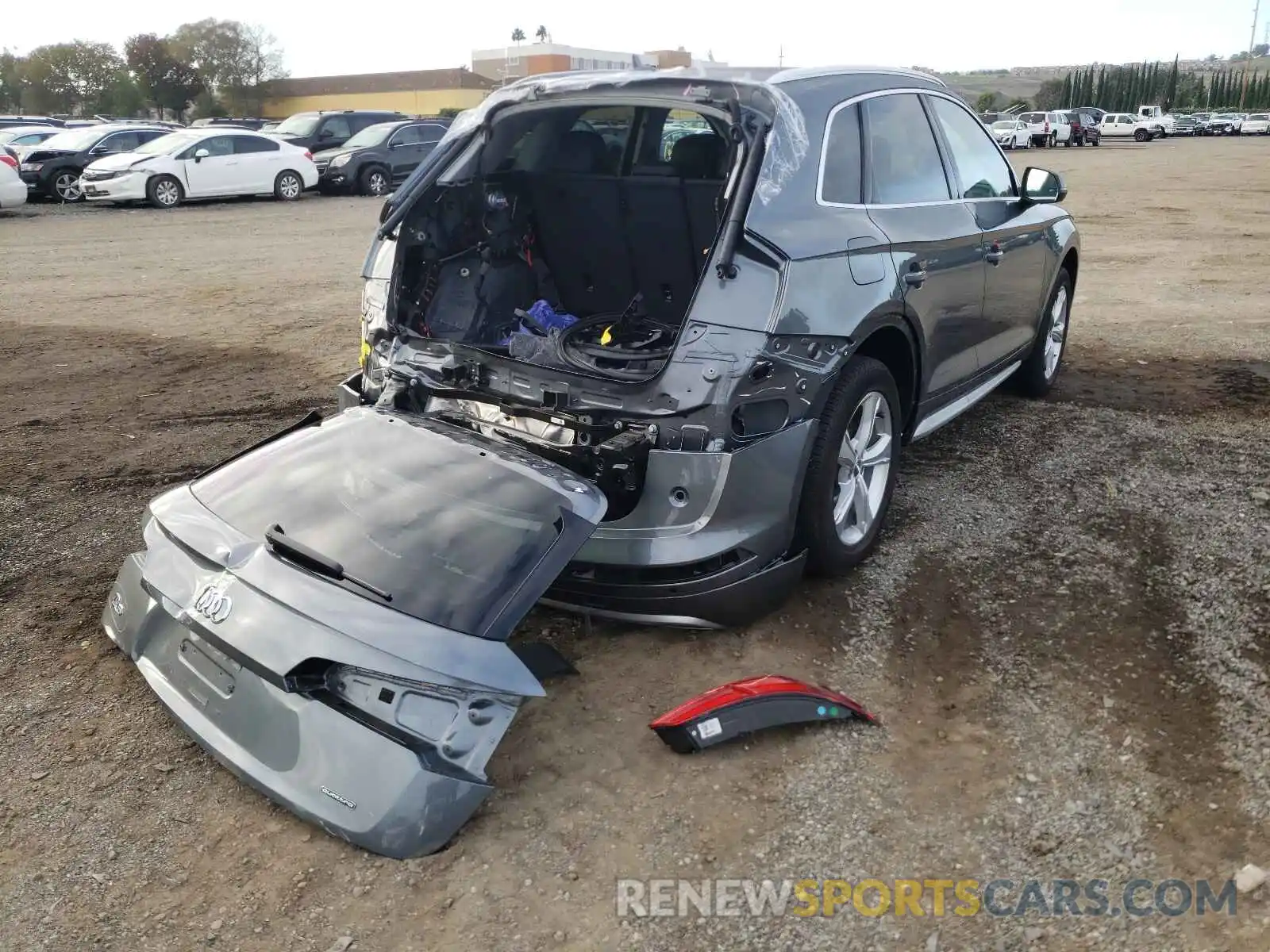 4 Photograph of a damaged car WA1ANAFY7L2032102 AUDI Q5 2020