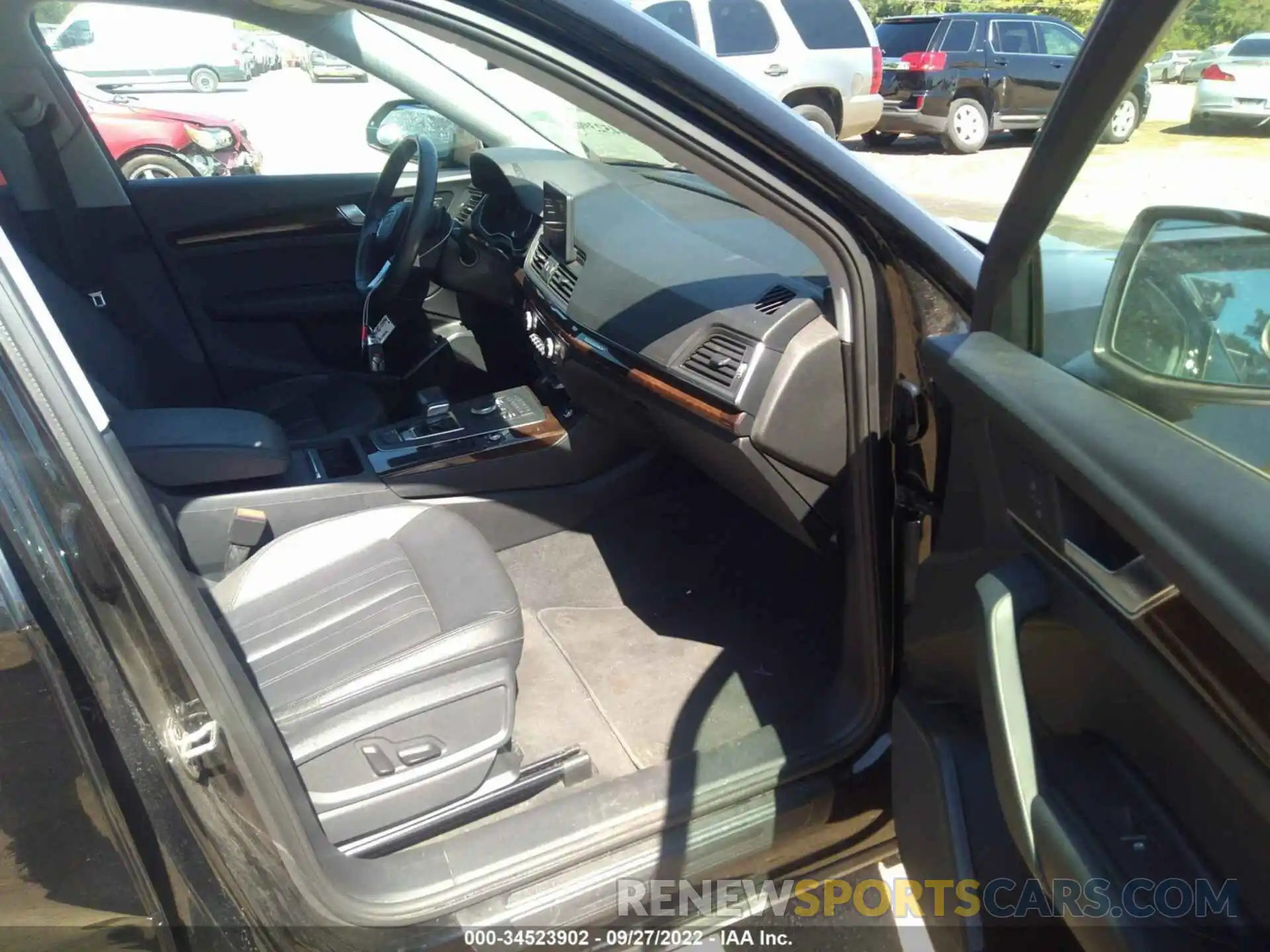 5 Photograph of a damaged car WA1ANAFY7L2054651 AUDI Q5 2020