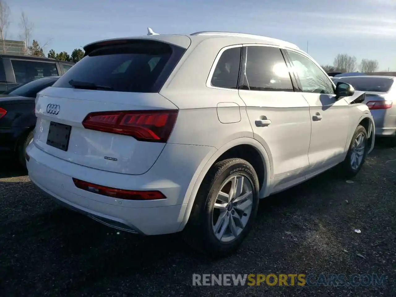 4 Photograph of a damaged car WA1ANAFY7L2058473 AUDI Q5 2020