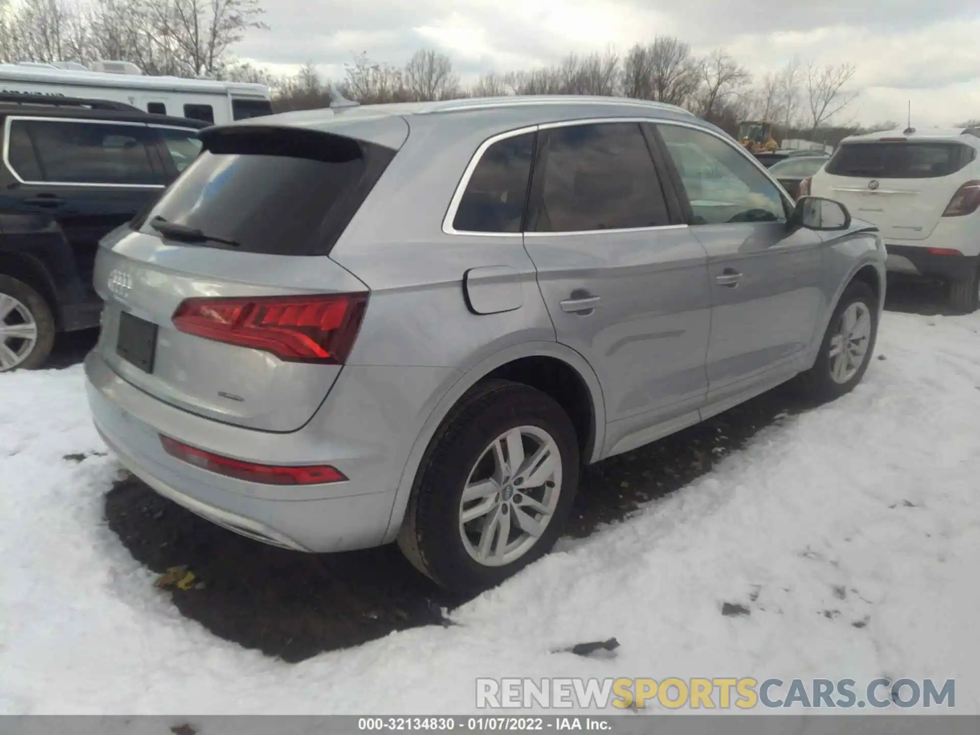 4 Photograph of a damaged car WA1ANAFY7L2090372 AUDI Q5 2020