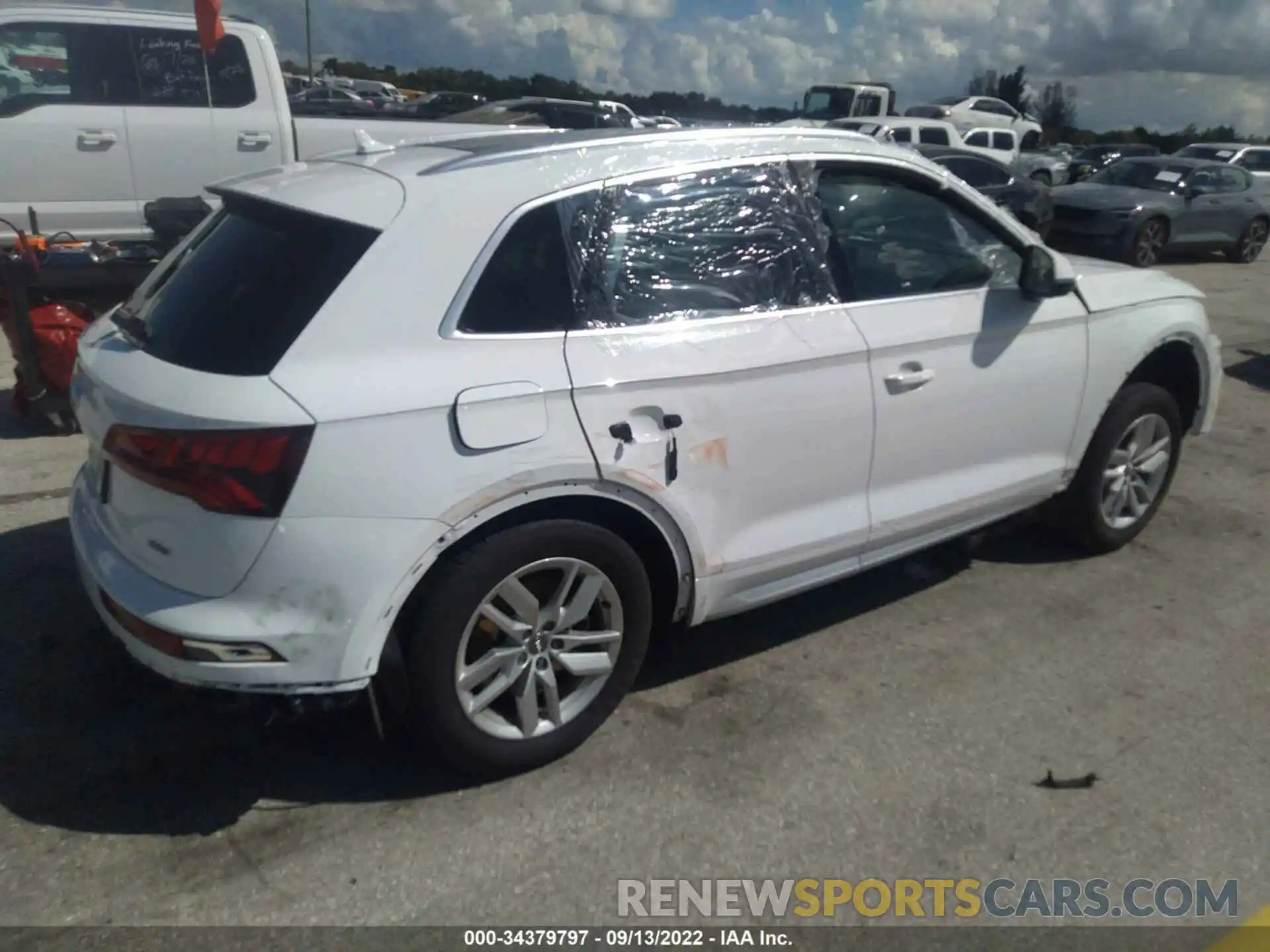 4 Photograph of a damaged car WA1ANAFY8L2031959 AUDI Q5 2020