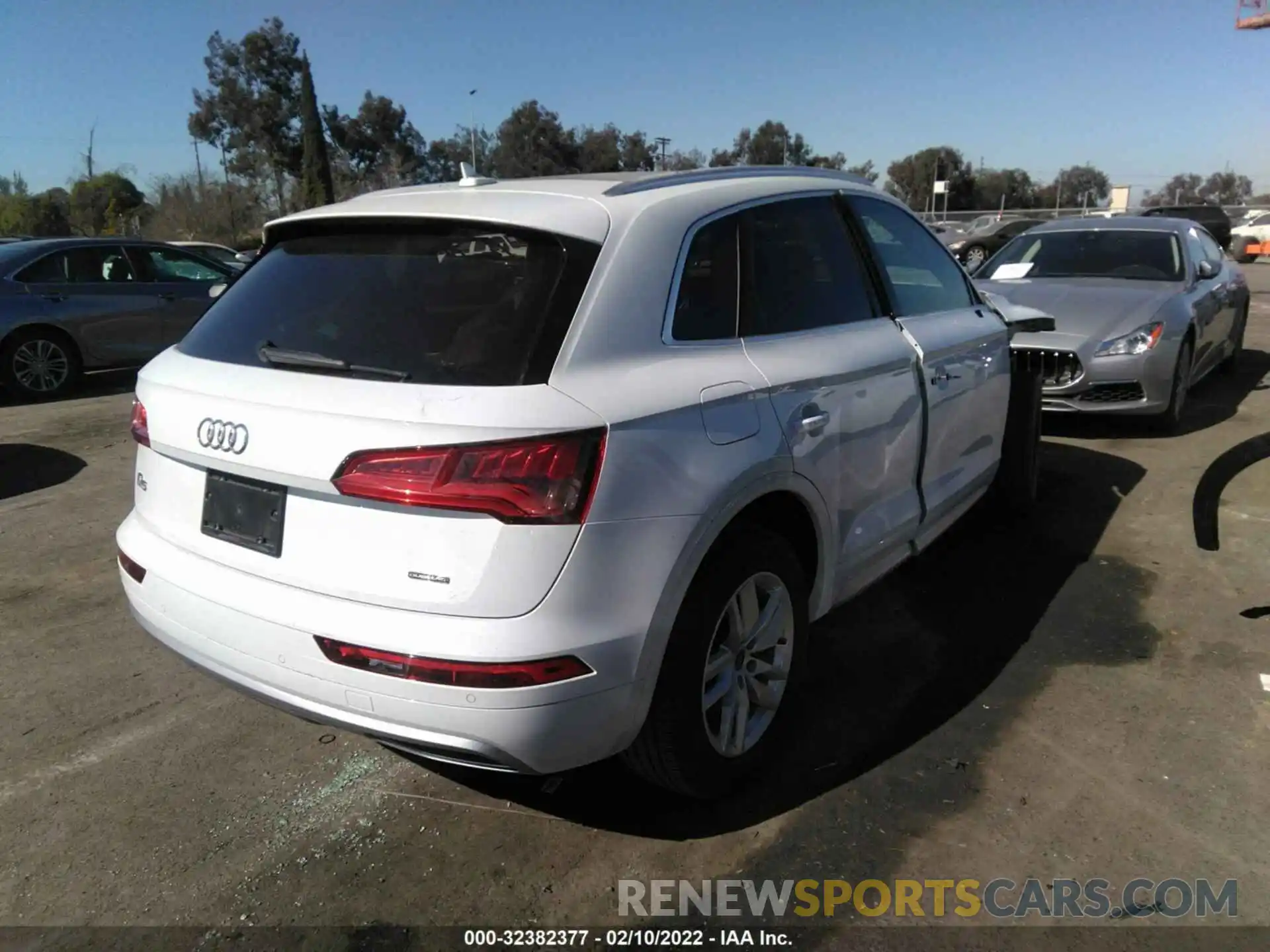 4 Photograph of a damaged car WA1ANAFY8L2064766 AUDI Q5 2020