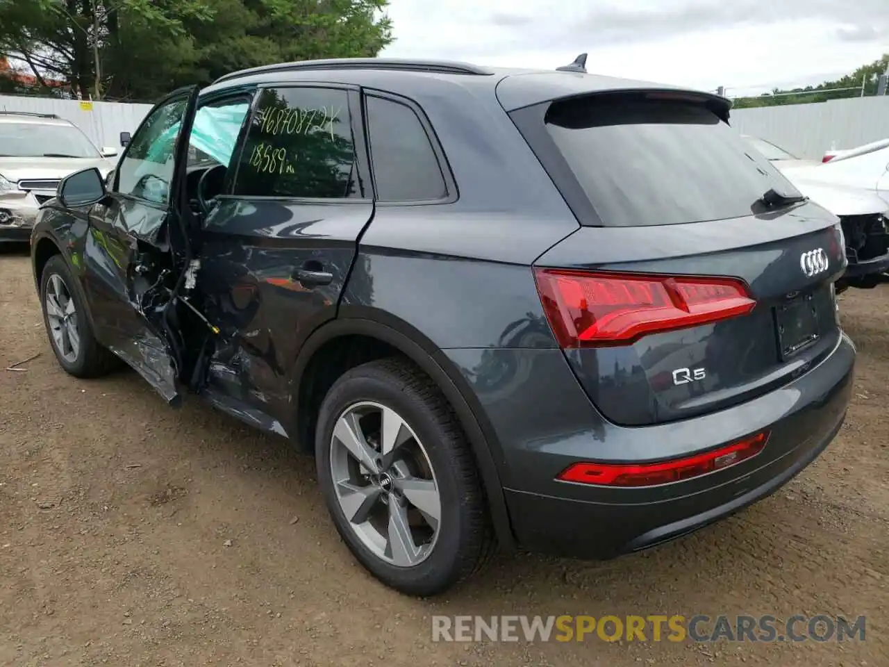 3 Photograph of a damaged car WA1ANAFY9L2076490 AUDI Q5 2020