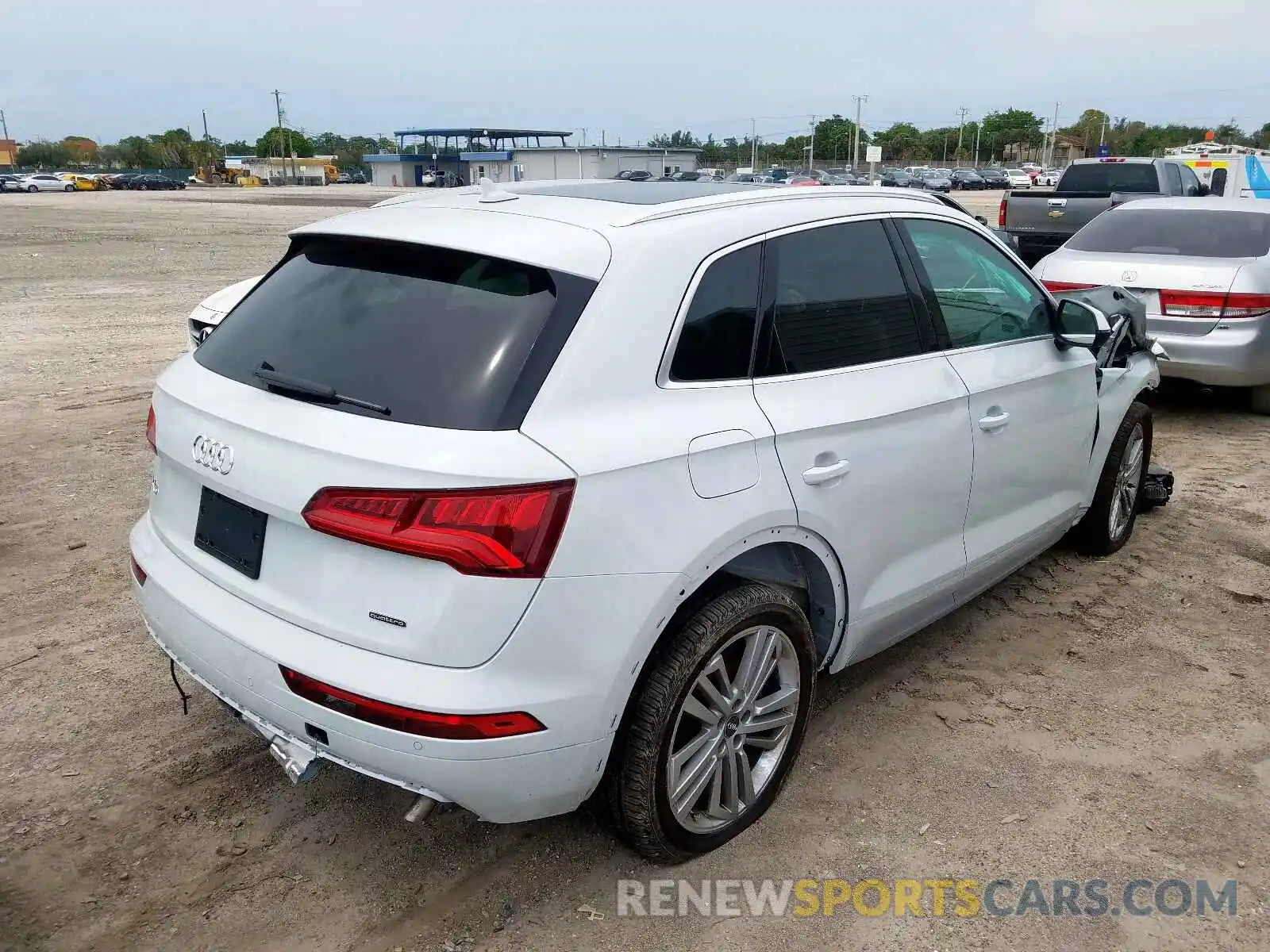 4 Photograph of a damaged car WA1BNAFY2L2000646 AUDI Q5 2020