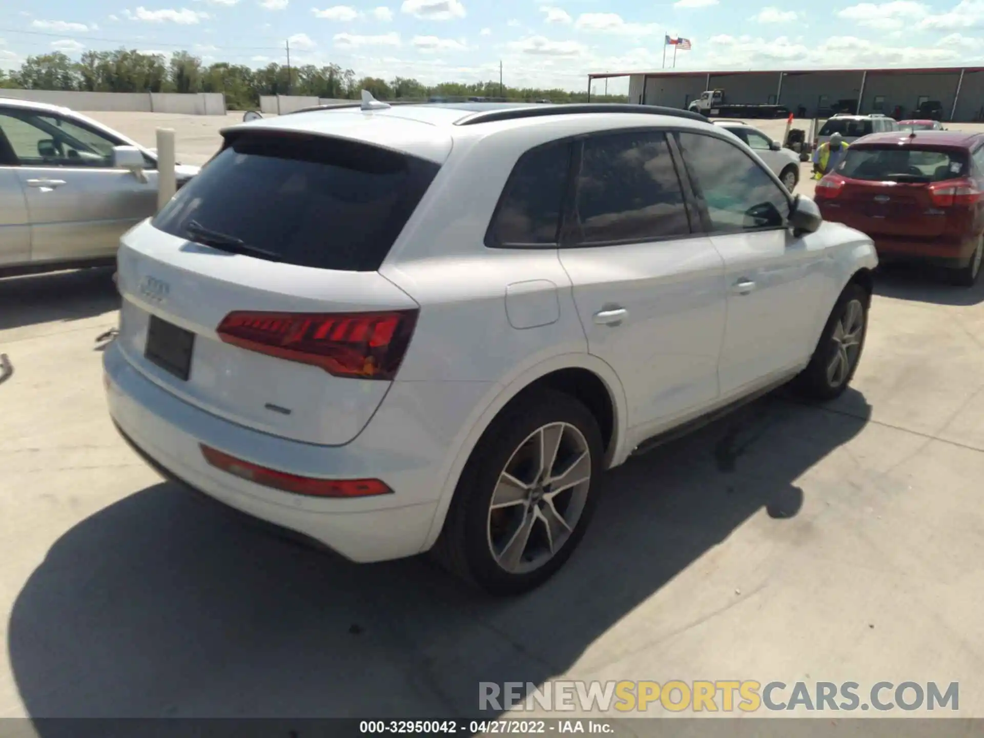 4 Photograph of a damaged car WA1BNAFY3L2024695 AUDI Q5 2020