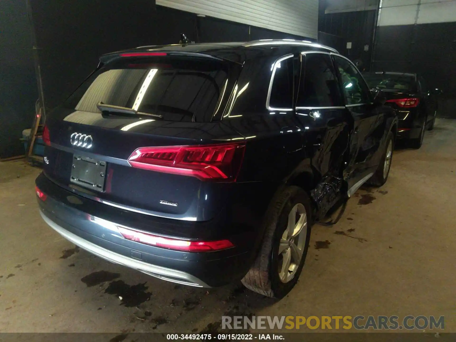 4 Photograph of a damaged car WA1BNAFY3L2033820 AUDI Q5 2020