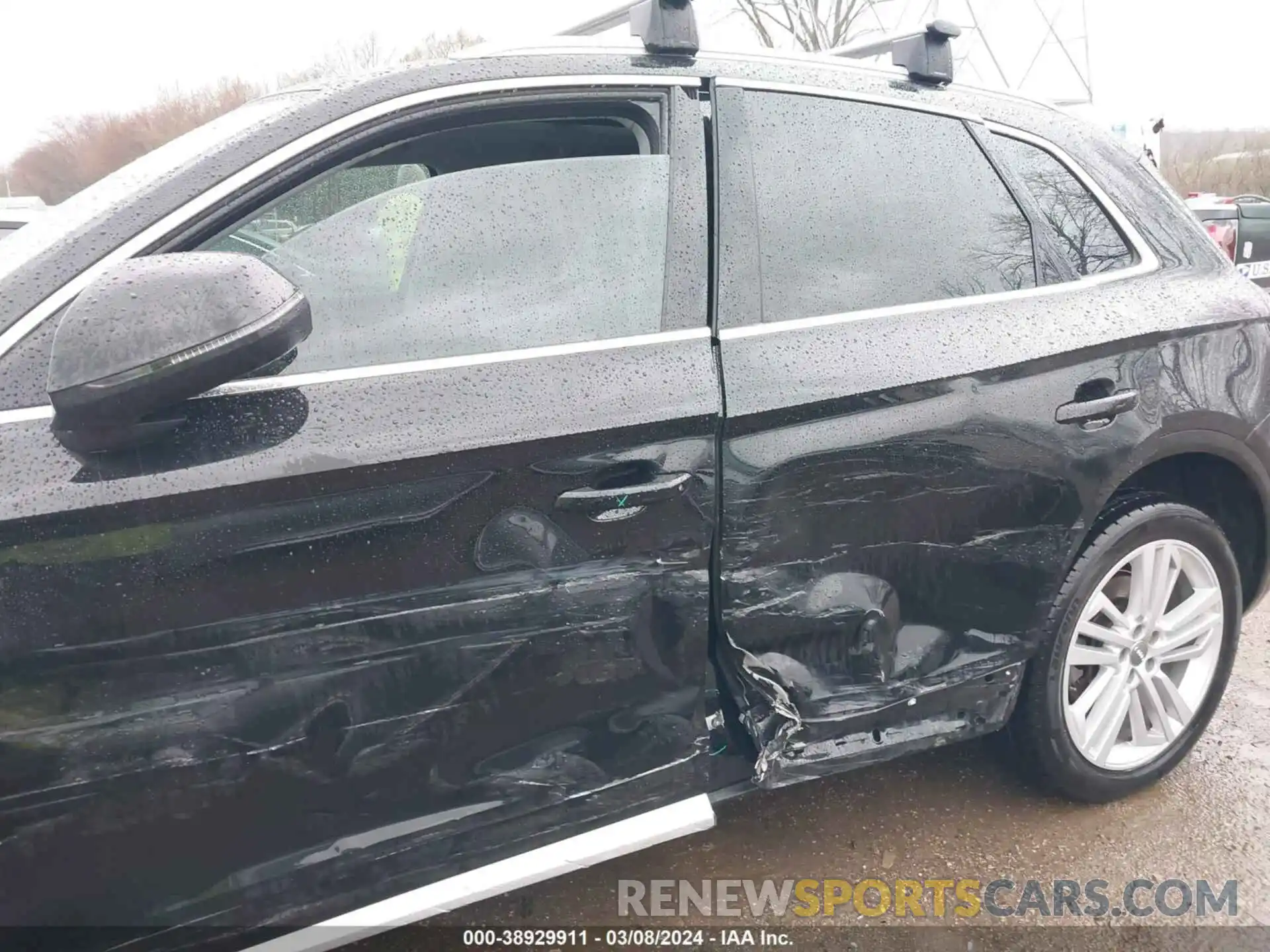 6 Photograph of a damaged car WA1BNAFY6L2003744 AUDI Q5 2020