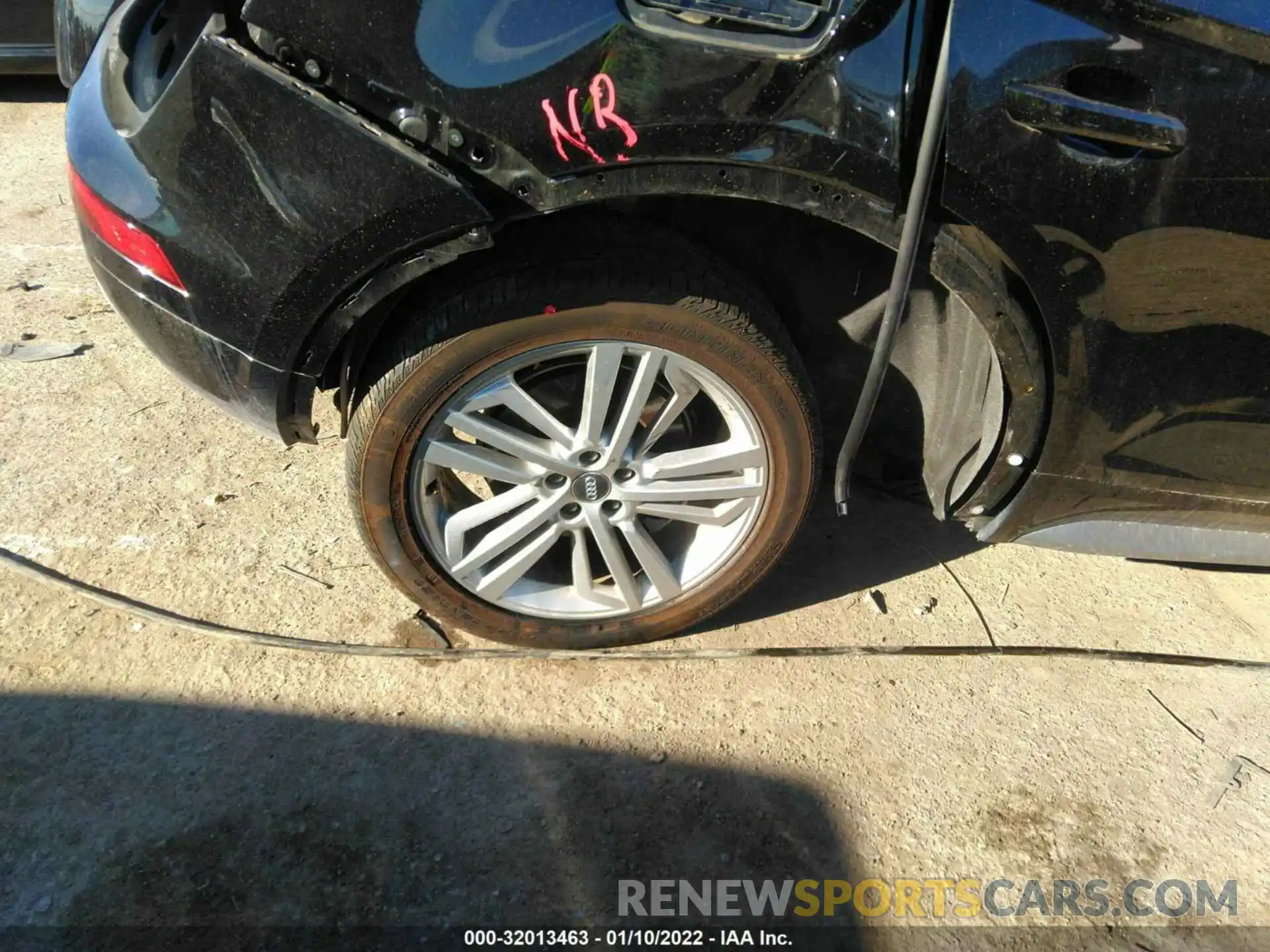 14 Photograph of a damaged car WA1BNAFY7L2044447 AUDI Q5 2020