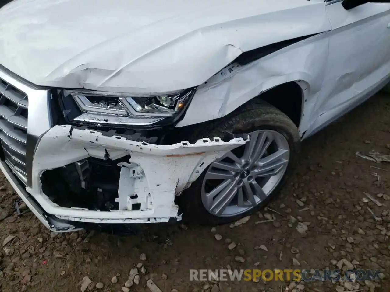 9 Photograph of a damaged car WA1BNAFY7L2098475 AUDI Q5 2020