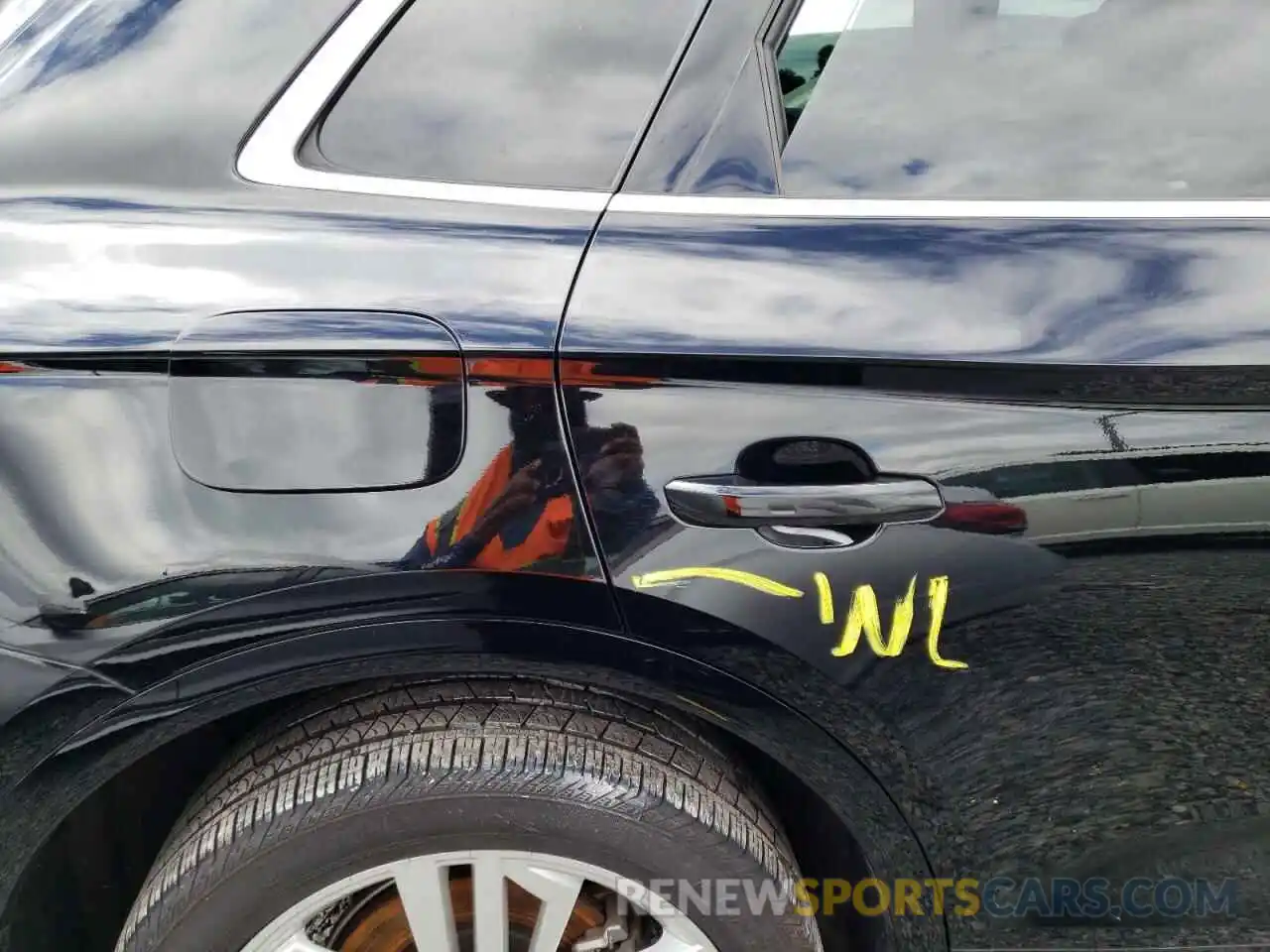 9 Photograph of a damaged car WA1BNAFY9L2041467 AUDI Q5 2020