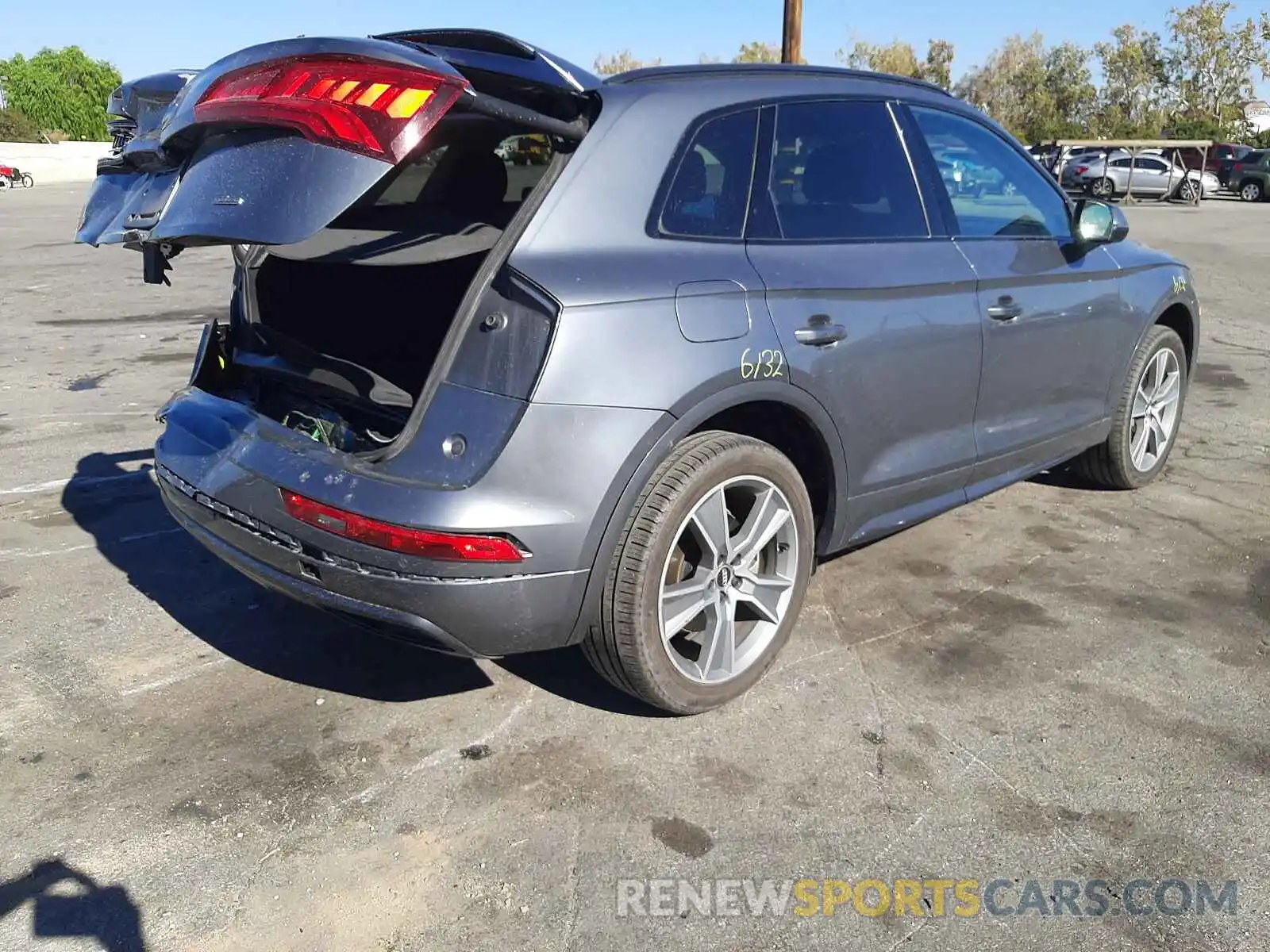 4 Фотография поврежденного автомобиля WA1BNAFYXL2046290 AUDI Q5 2020