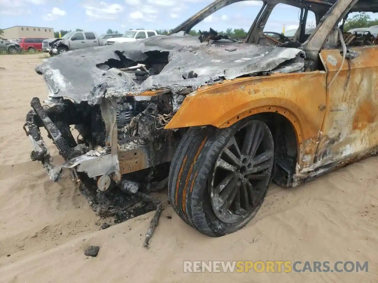 9 Photograph of a damaged car WA1BNBFY5L2022792 AUDI Q5 2020