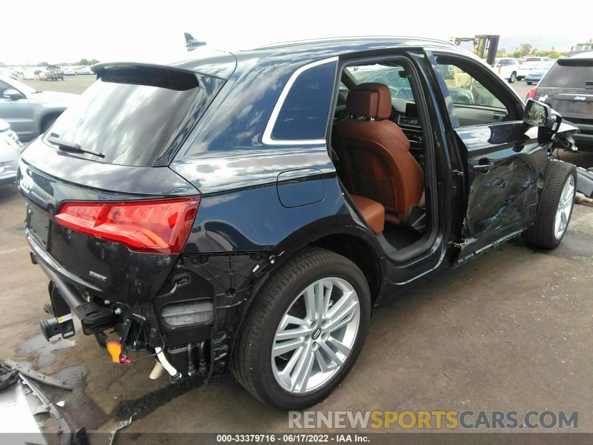 4 Photograph of a damaged car WA1CNAFY5L2002136 AUDI Q5 2020