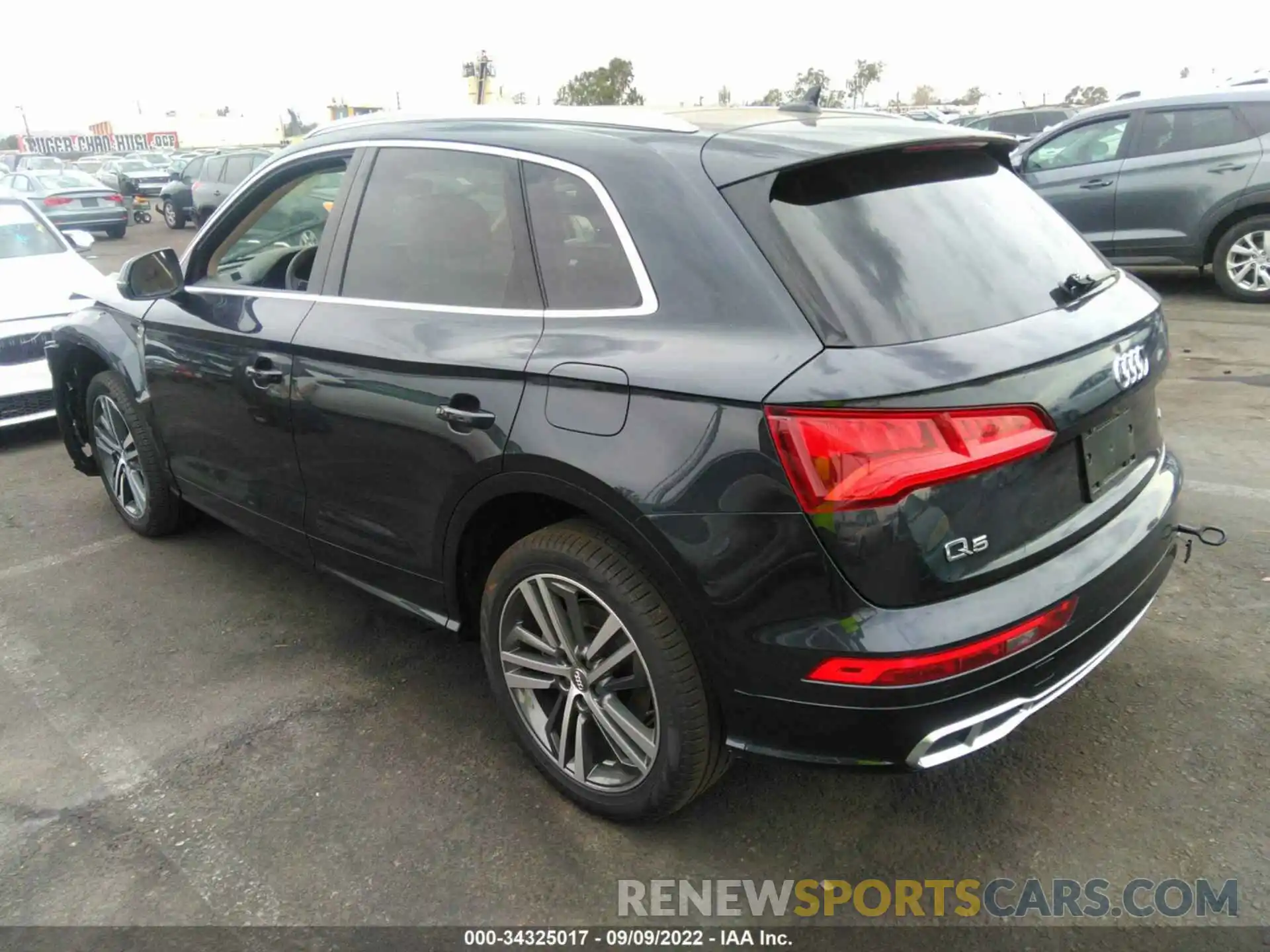 3 Photograph of a damaged car WA1E2AFY0L2067588 AUDI Q5 2020