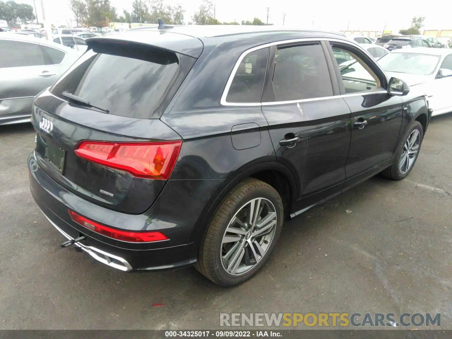 4 Photograph of a damaged car WA1E2AFY0L2067588 AUDI Q5 2020