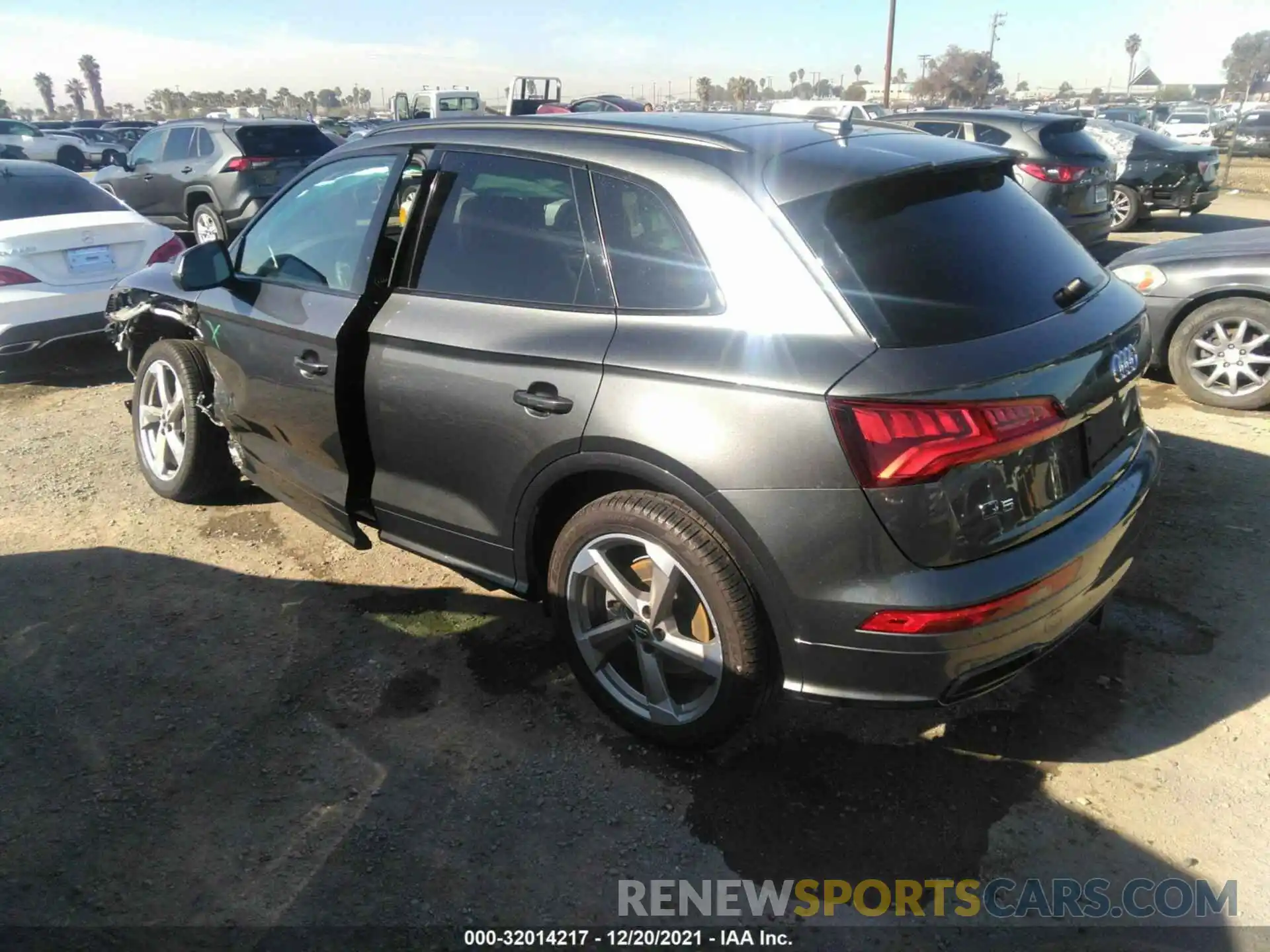 3 Фотография поврежденного автомобиля WA1ENAFY0L2104694 AUDI Q5 2020