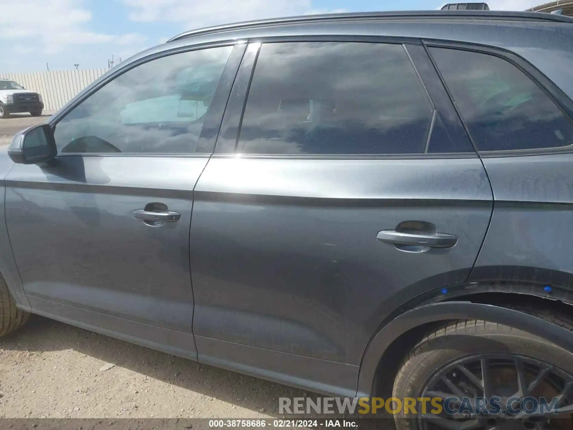 15 Photograph of a damaged car WA1ENAFY2L2110027 AUDI Q5 2020