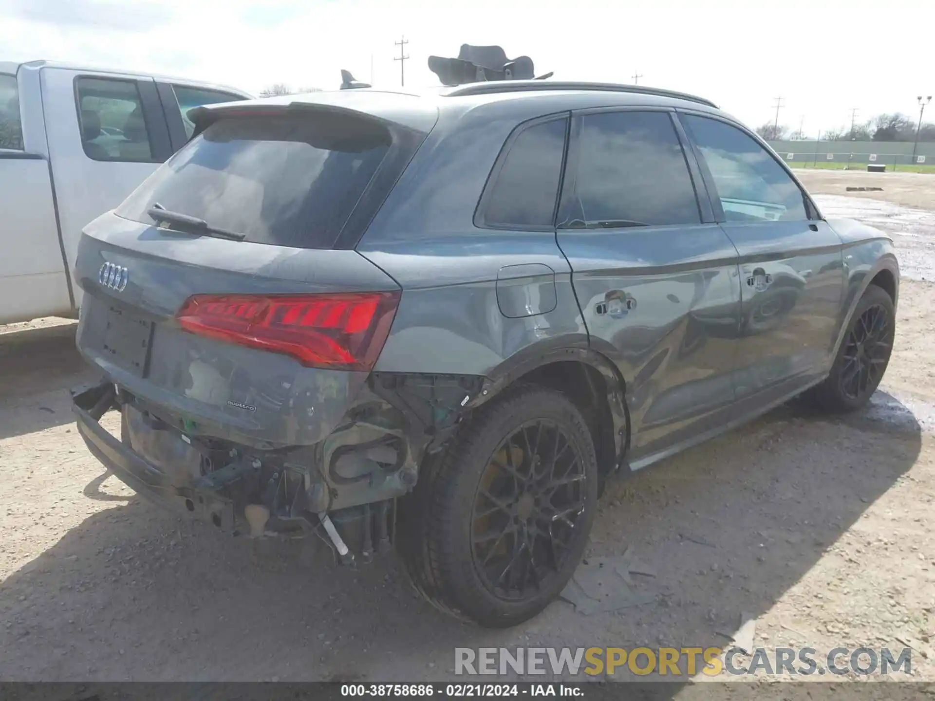 4 Photograph of a damaged car WA1ENAFY2L2110027 AUDI Q5 2020