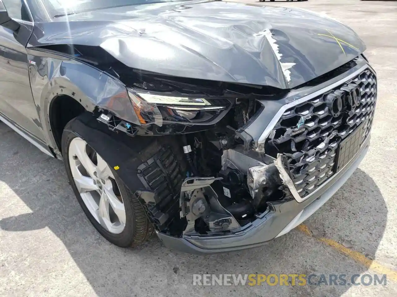 9 Photograph of a damaged car WA14AAFY6M2104899 AUDI Q5 2021