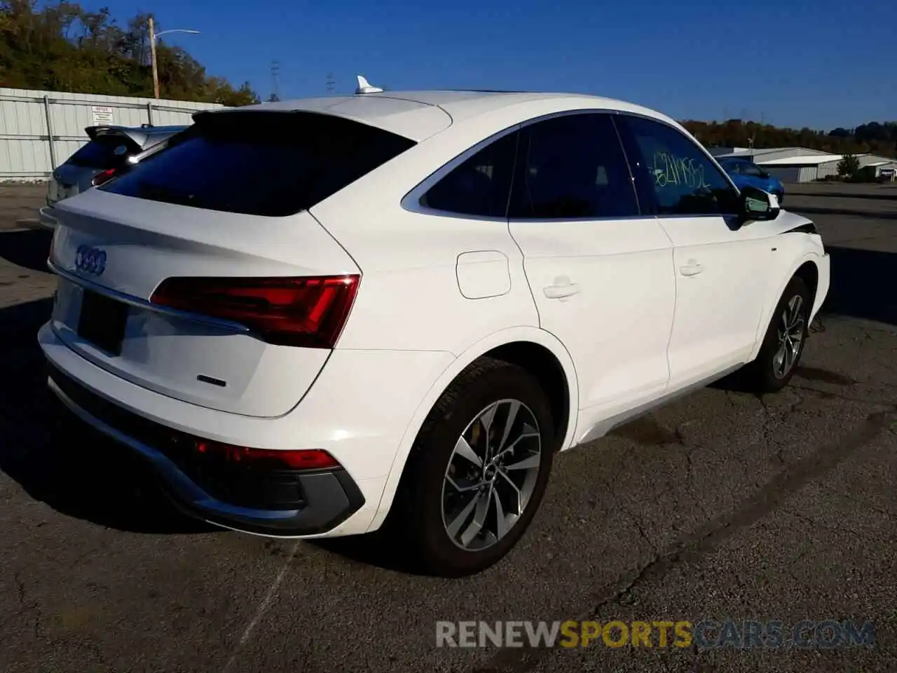 4 Photograph of a damaged car WA15AAFY0M2079924 AUDI Q5 2021