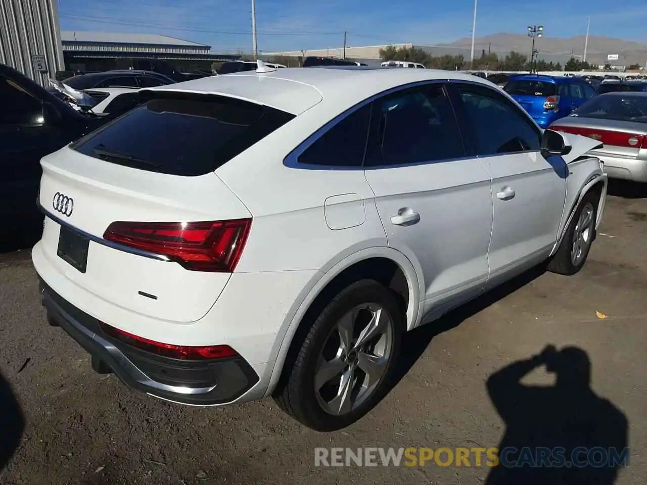 4 Photograph of a damaged car WA15AAFY2M2126287 AUDI Q5 2021