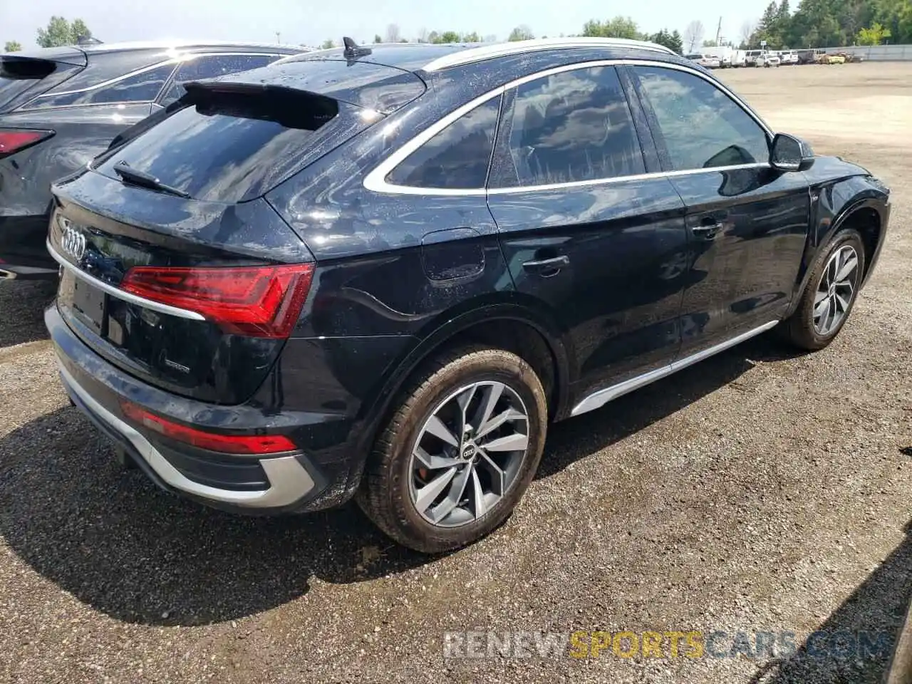 4 Photograph of a damaged car WA16AAFY6M2107634 AUDI Q5 2021