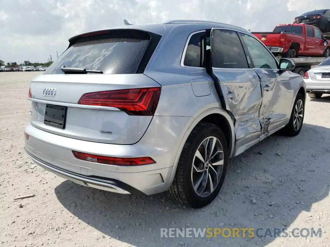 4 Photograph of a damaged car WA1AAAFY0M2073992 AUDI Q5 2021