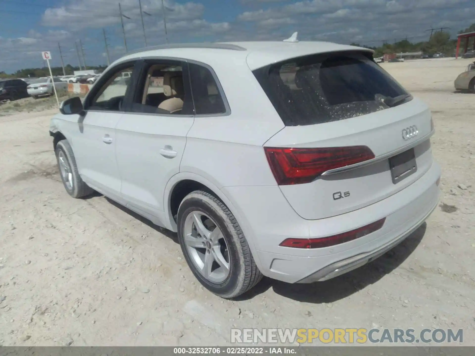 3 Photograph of a damaged car WA1AAAFY2M2132086 AUDI Q5 2021