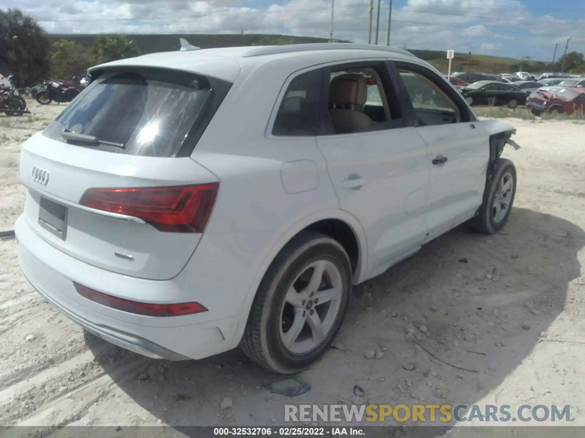 4 Photograph of a damaged car WA1AAAFY2M2132086 AUDI Q5 2021