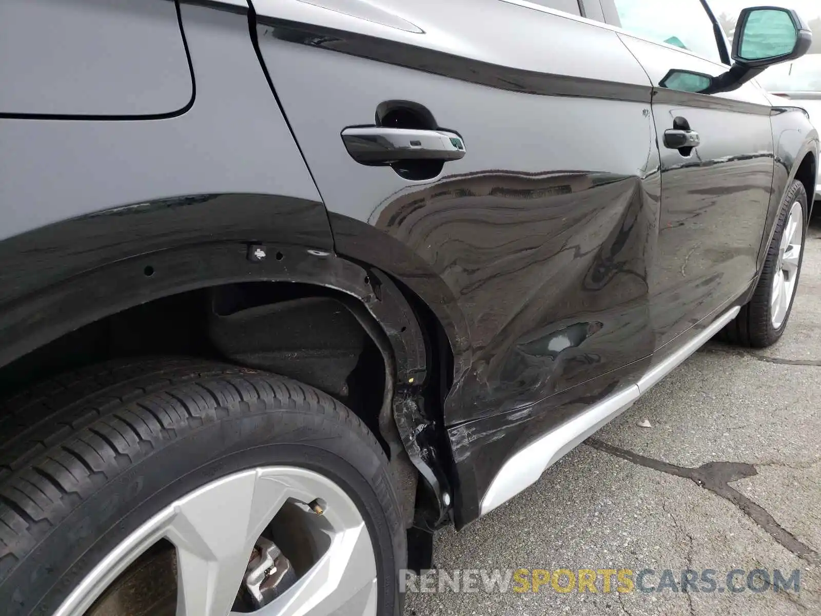 9 Photograph of a damaged car WA1BAAFY0M2019693 AUDI Q5 2021