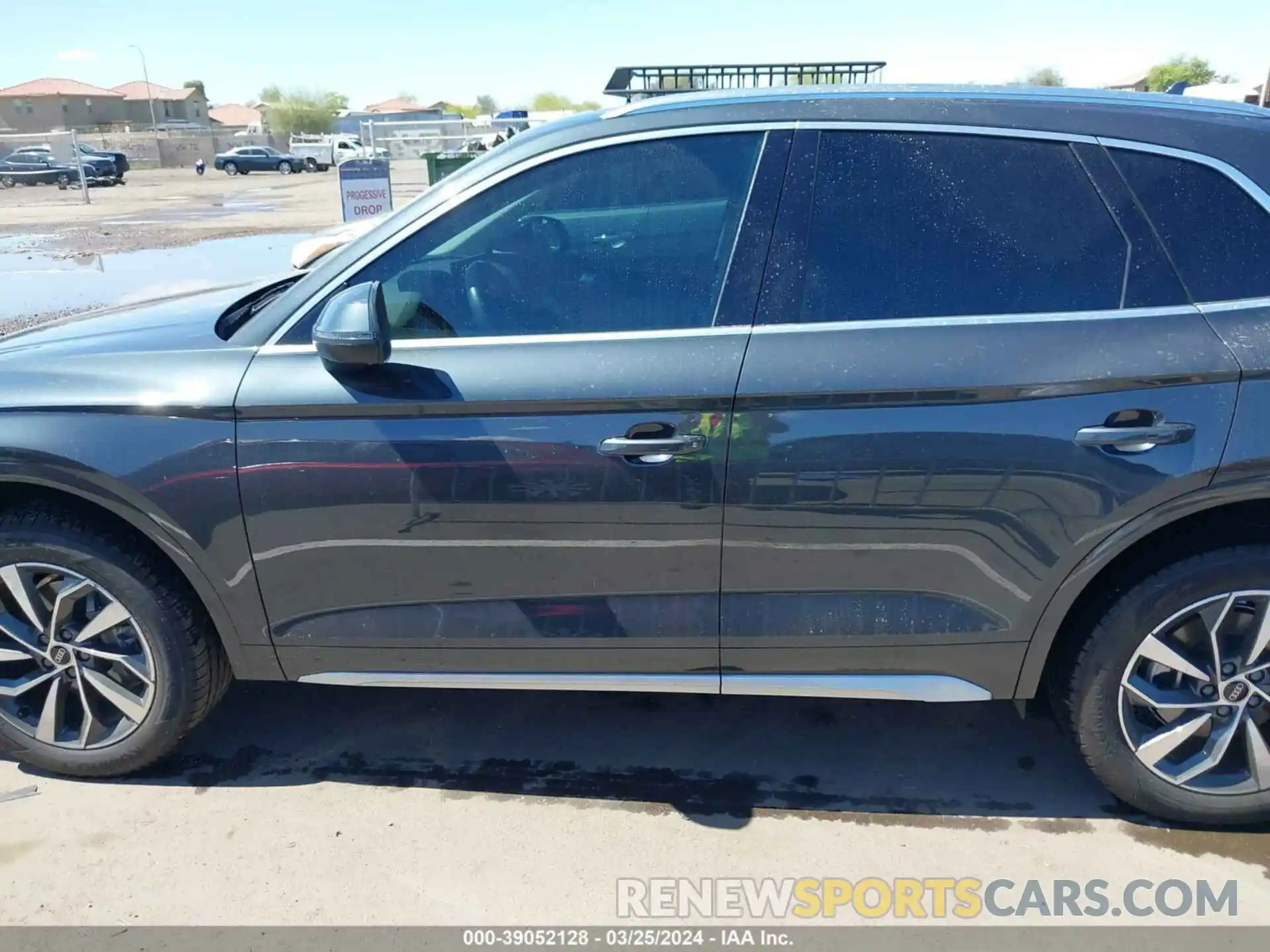 15 Photograph of a damaged car WA1BAAFY0M2049292 AUDI Q5 2021