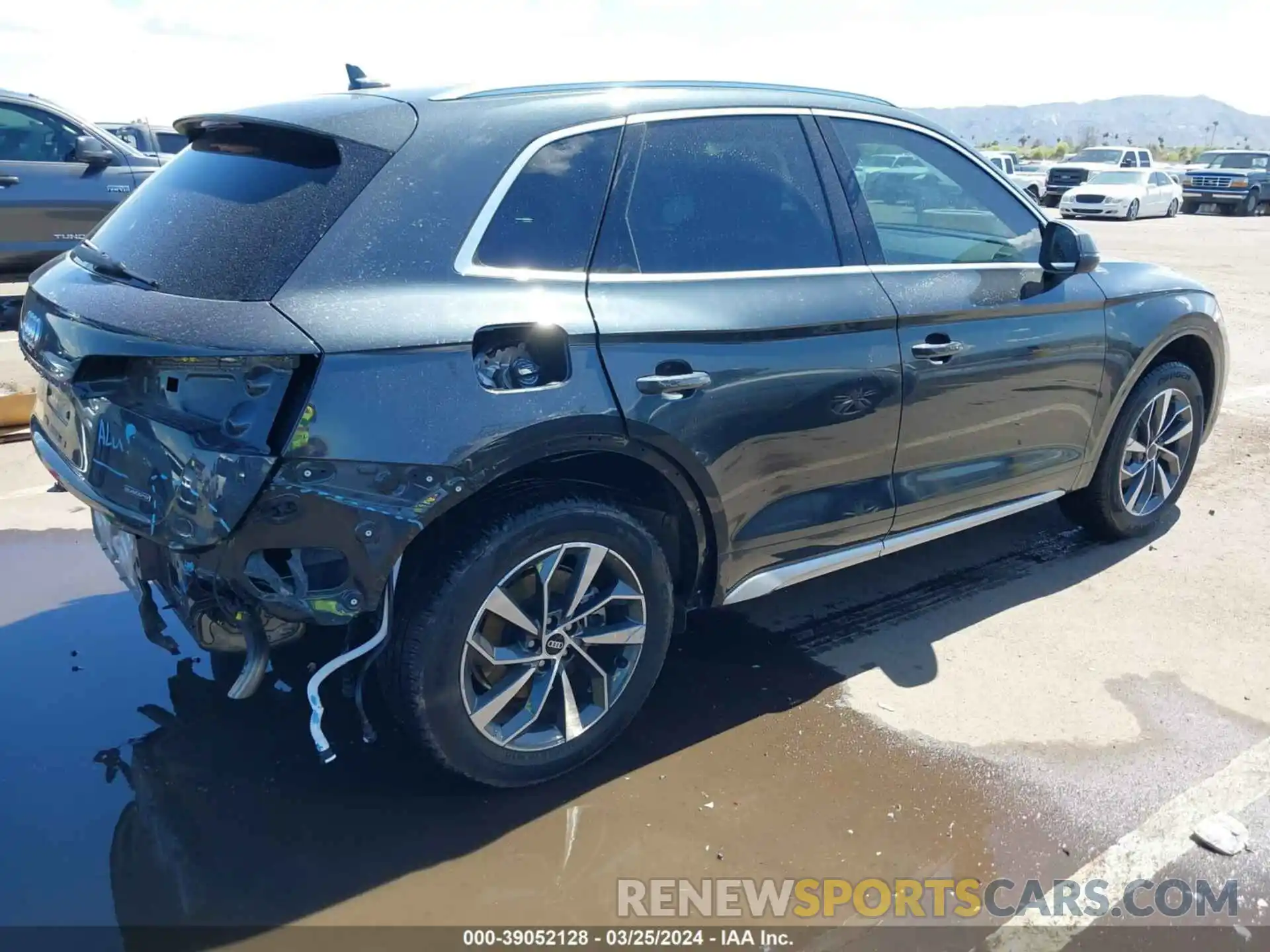 4 Photograph of a damaged car WA1BAAFY0M2049292 AUDI Q5 2021