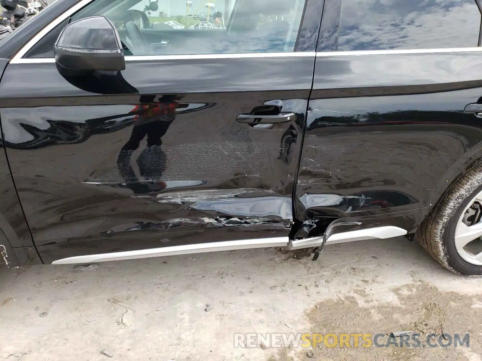 9 Photograph of a damaged car WA1BAAFY1M2032680 AUDI Q5 2021